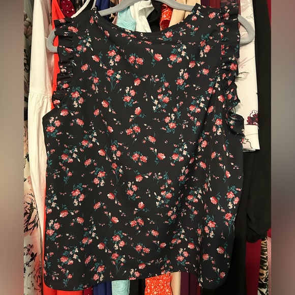 SHEIN Black Floral Top - Picture 5 of 7